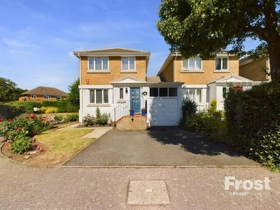 3 Bedroom Link Detached House For Sale In Staines-upon-thames, Surrey