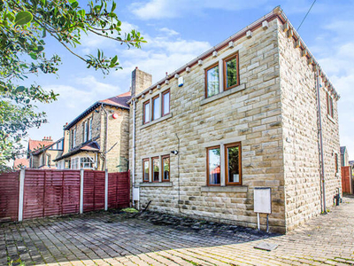 4 Bedroom Detached House For Sale In Brighouse, West Yorkshire