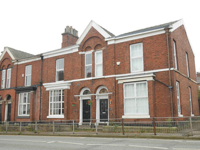 4 Bedroom Terraced House For Rent In Macclesfield, Cheshire