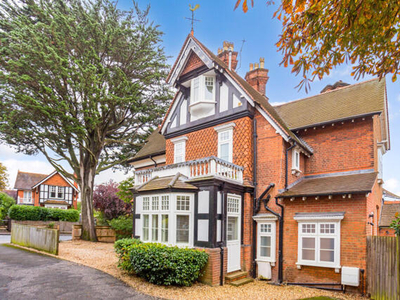 5 Bedroom Semi-detached House For Sale In Maidenhead