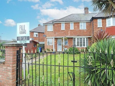 5 Bedroom Semi-detached House For Sale In Oulton Broad