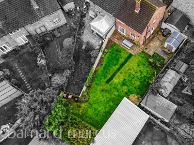 Sutton Gardens, Merstham, Redhill - 3 bedroom semi-detached house