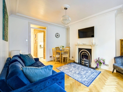 Flat in Queens Gate Place, South Kensington, SW7