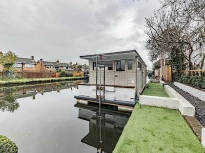 1 Bedroom House Boat For Sale In Uxbridge, Greater London
