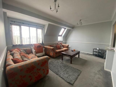 2 Bedroom Apartment For Rent In Greenford, Middlesex