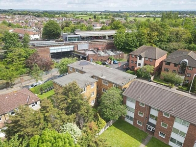 2 Bedroom Apartment For Sale In Hainault, Essex
