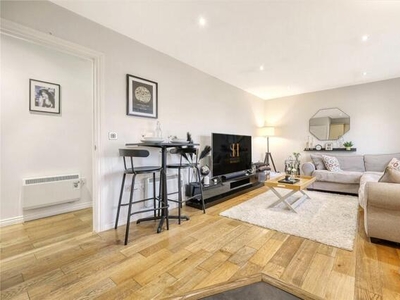 2 Bedroom Apartment For Sale In Hoddesdon, Hertfordshire