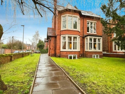 2 Bedroom Flat For Sale In Didsbury, Greater Manchester