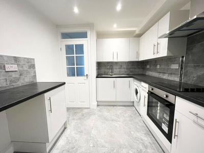 2 Bedroom Flat For Sale In Palmers Green