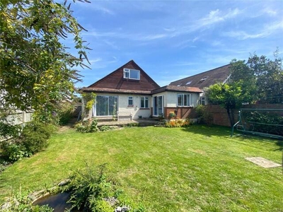 3 Bedroom Detached House For Sale In Staines-upon-thames, Surrey