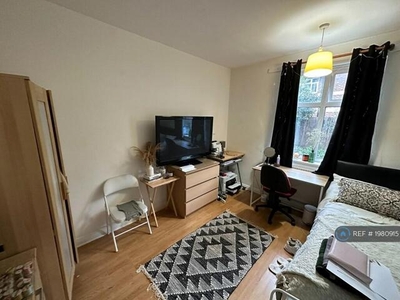 3 Bedroom Flat For Rent In Kingston