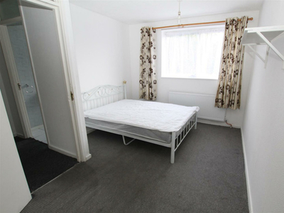 3 Bedroom Flat For Rent In Tottenham