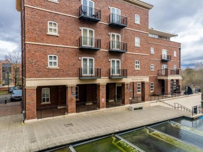 3 Bedroom Flat For Sale In Solihull, West Midlands