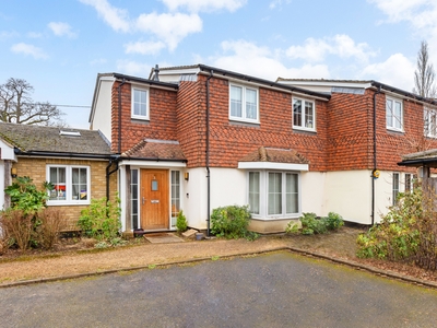 3 bedroom property for sale in Church View Close, Godalming, GU8