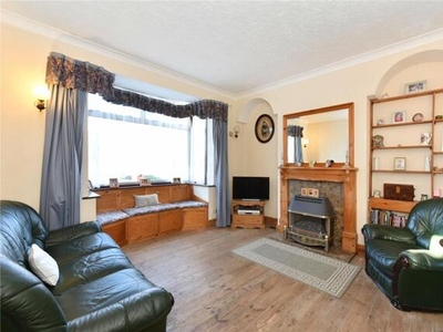 3 Bedroom Semi-detached House For Sale In Plumstead, London
