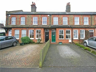 3 Bedroom Terraced House For Rent In Beaconsfield