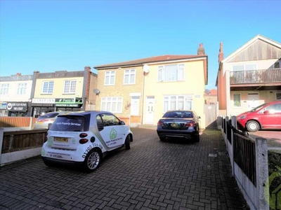 3 bedroom terraced house to rent Hornchurch, RM11 1QJ