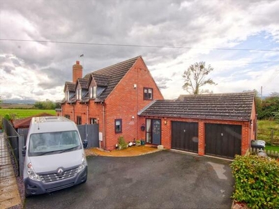 4 Bedroom Detached House For Sale In Hinton-on-the-green