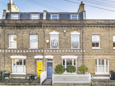 4 bedroom property for sale in Robertson Street, London, SW8