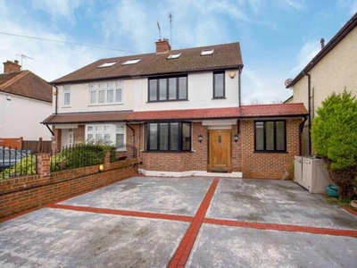 4 Bedroom Semi-detached House For Rent In Addlestone