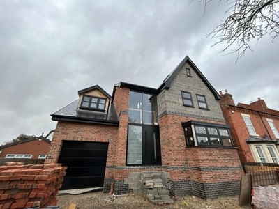 Detached House For Sale In West Bridgford