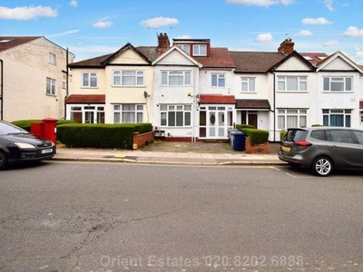 3 bedroom duplex for sale London, NW4 3JD