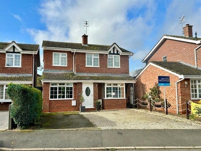 3 Bedroom House Harvington Harvington