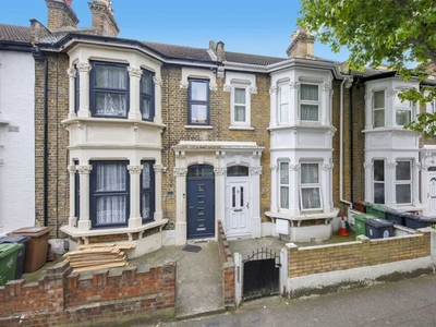 3 bedroom terraced house for sale London, E10 5QD