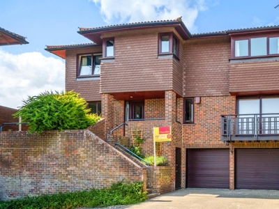 4 Bed House For Sale in Basingstoke, Hampshire, RG24 - 5037858