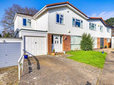 4 bedroom semi-detached house for sale Reading, RG4 7NT