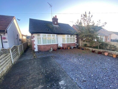 Bungalow to rent in Birch Avenue, Wirral CH49