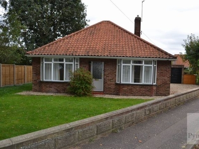 Bungalow to rent in Woodland Drive, Norwich NR6