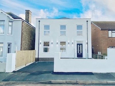 Detached house to rent in Golf Road, Deal CT14