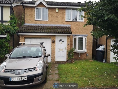 Detached house to rent in Kilmarnock Drive, Luton LU2