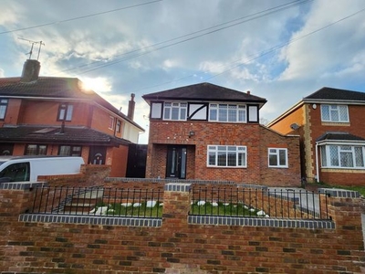 Detached house to rent in New Bedford Road, Luton LU3