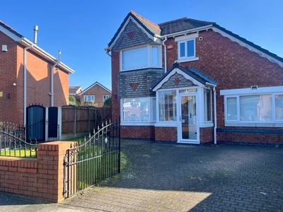 Detached house to rent in Richmond Crescent, Bootle, Liverpool L30