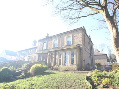 Detached house to rent in Thornfield Road, Huddersfield, West Yorkshire HD4