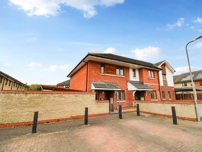 End terrace house to rent in Baffin Road, Gravesend, Kent DA12