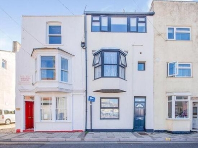 Flat to rent in 16 East Street, Weymouth DT4