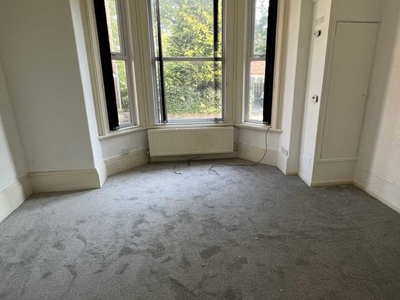 Flat to rent in Beaconsfield, Fallowfield M14