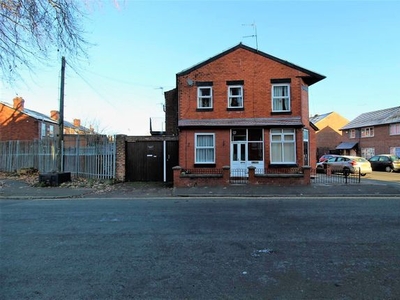 Flat to rent in Chapel Street, Levenshulme, Manchester M19