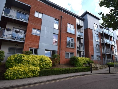 Flat to rent in Charrington Place, St Albans AL1
