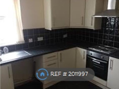Flat to rent in Claremont Road, Seaforth, Liverpool L21