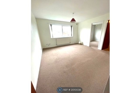 Flat to rent in Cullingworth Street, Dewsbury WF13
