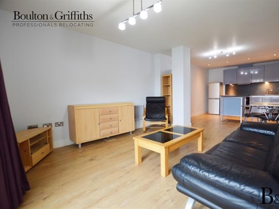 Flat to rent in Galleon Way, Bute Dock, Cardiff Bay CF10
