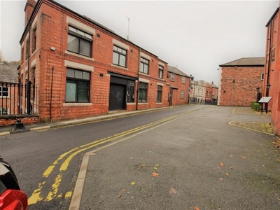 Flat to rent in High Street, Stockport SK1