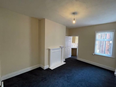 Flat to rent in Holly Avenue, Wallsend NE28