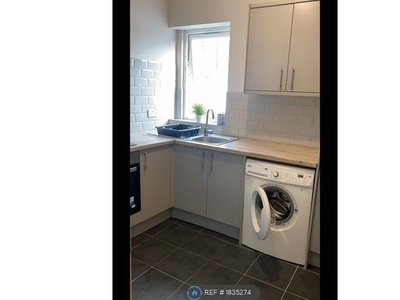 Room to rent in Liverpool Road, Eccles M30
