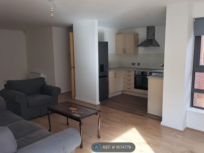Flat to rent in Madison Square, Liverpool L1