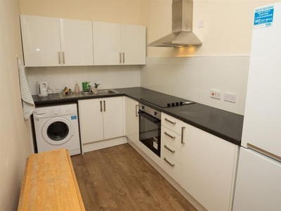 Flat to rent in Mansfield Road, Nottingham NG1